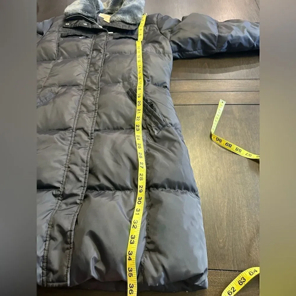 Michael Kors Women’s Medium Gray Puffer Parka with Faux Fur Collar - Picture 5 of 7